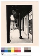 藏品(左側三進木柱)的圖片