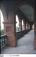 藏品(領事館二樓迴廊(磚柱亦以雕刻美化))的圖片