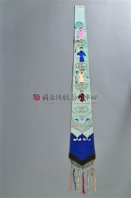 水藍地彩繡八仙紋劍帶(左)
