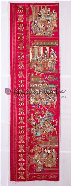 紅地盤金彩繡戲文人物紋繡品(左)