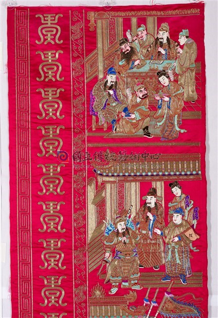 紅地盤金彩繡戲文人物紋繡品(左)-物件圖片#2