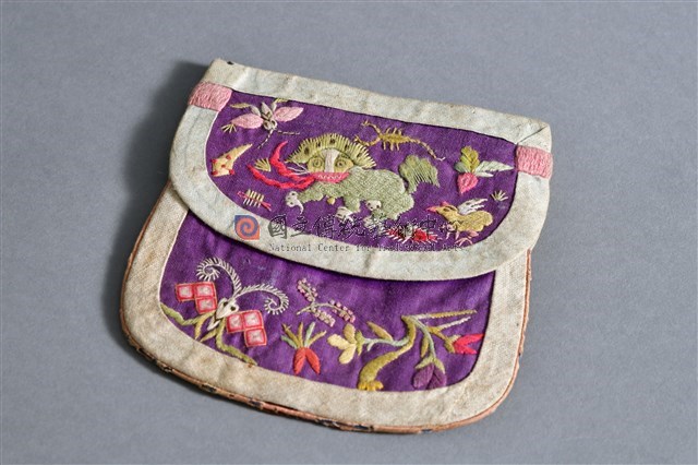 紫地彩繡瑞獸紋荷包