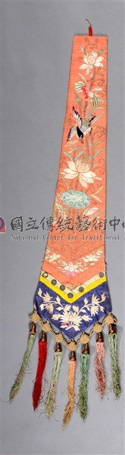 橘地彩繡蓮鳥紋劍帶(左)