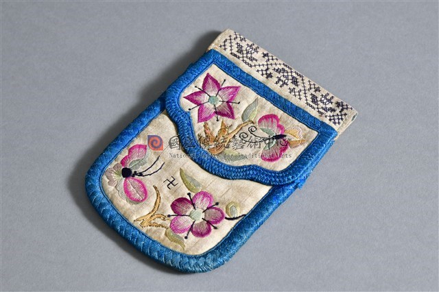 米白地彩繡花蝶紋雙層荷包