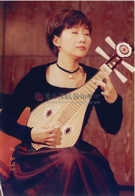 1999年 臺灣國樂團 劉寶琇與國立實驗國樂團　劉寶琇演出照片