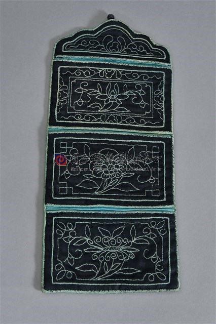 黑地綠繡花卉紋三摺褡褳荷包