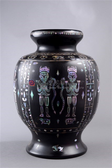 黑漆鑲貝原住民圖紋瓶