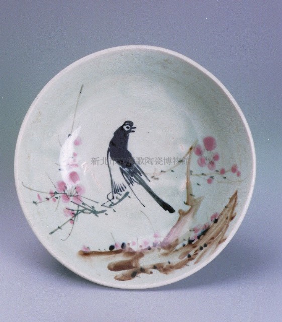 Bowl with decoration of flower and bird