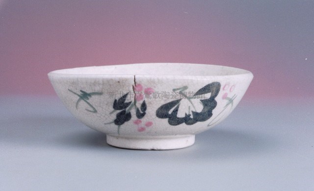 White Glaze Bowl with Flower and Grass Pattern