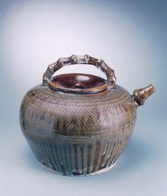 Tea Pot with a Net Pattern