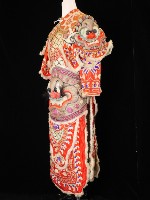  2.戰甲（紅色、肩披角形、腰虎圖）藏品圖，第2張