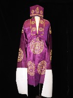 男披（紫色底、男巾、繡金黃色壽字藏品圖，第1張