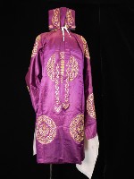 男披（紫色底、男巾、繡金黃色壽字藏品圖，第2張