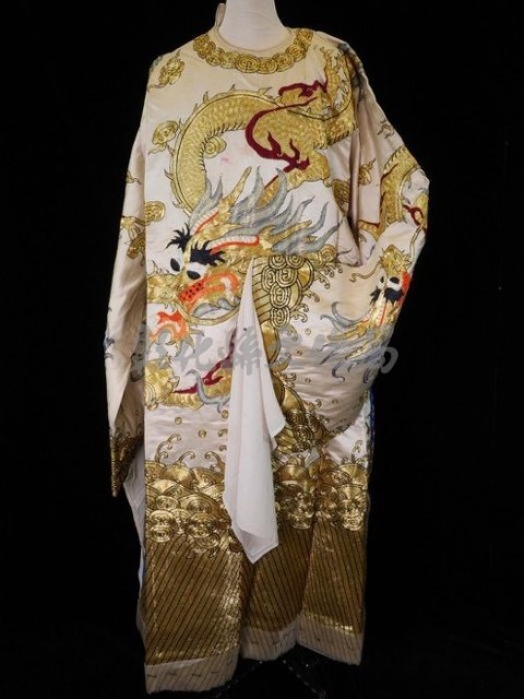 白蟒（白色、金黃色龍腳騰雲）藏品圖，第1張
