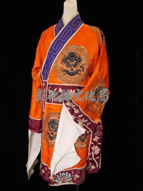  18.老旦披（紅色）藏品圖，第1張