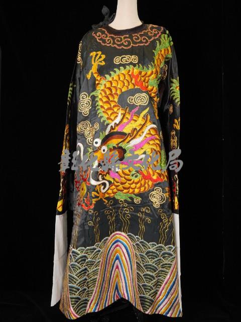 、蟒（黑色底、內裡紅色），繡5爪黃色底金龍彩色身。藏品圖，第1張