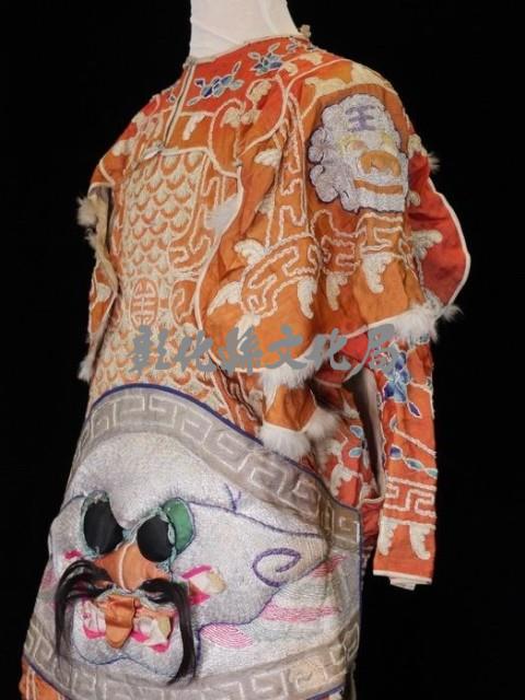  3.戰甲（紅色、肩披弧形、腰八字鬍龍圖）藏品圖，第2張