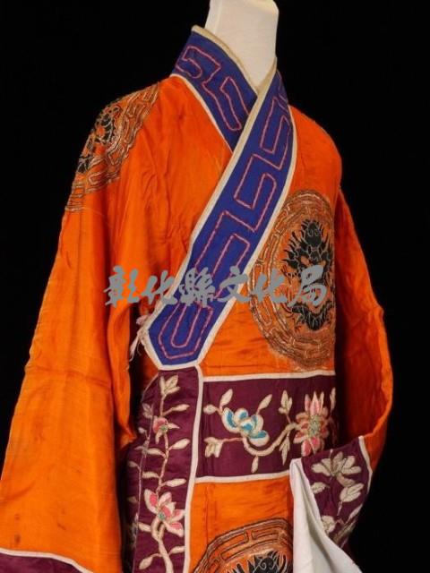  18.老旦披（紅色）藏品圖，第2張