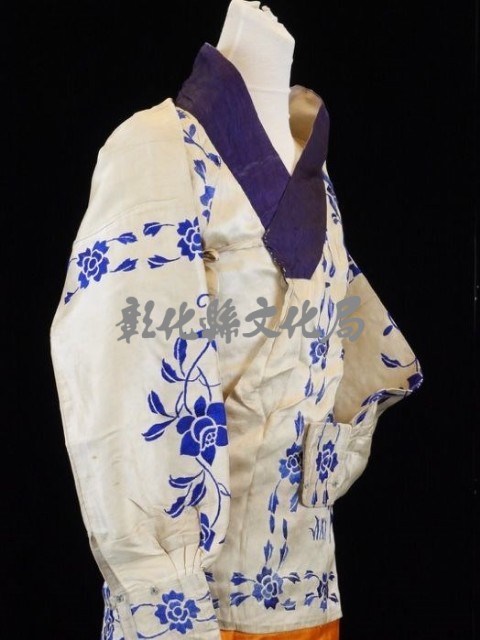  16.老旦披（白色）藏品圖，第2張