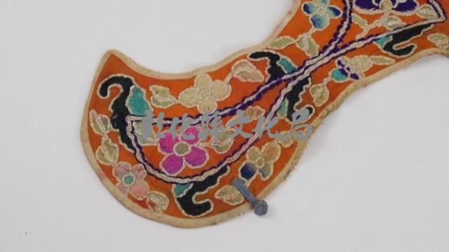 護領（紅色底但退為有點菊色藏品圖，第2張