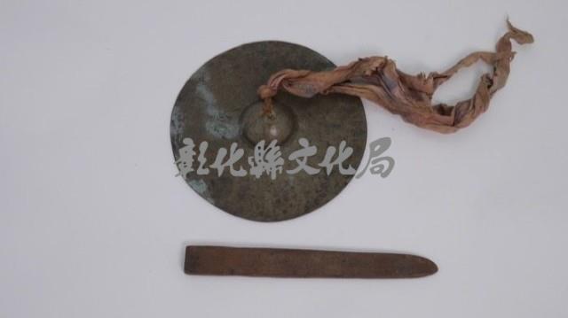 鈸（銅灰色、尖頭竹板塊）藏品圖，第1張