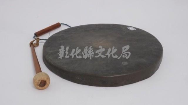  1.小鑼（繩柄色澤較黑）藏品圖，第1張