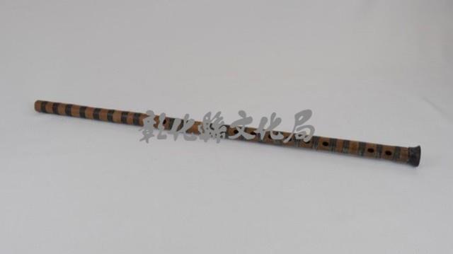  6.笛（褐黃黑色相間）藏品圖，第1張