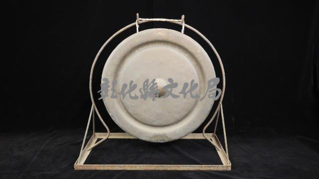銅鑼（附腳價、古銅色、直徑16CM）藏品圖，第1張