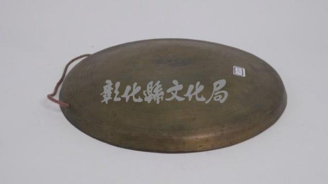  2.小鑼（繩柄銅色較亮）藏品圖，第1張