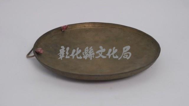  2.小鑼（繩柄銅色較亮）藏品圖，第2張