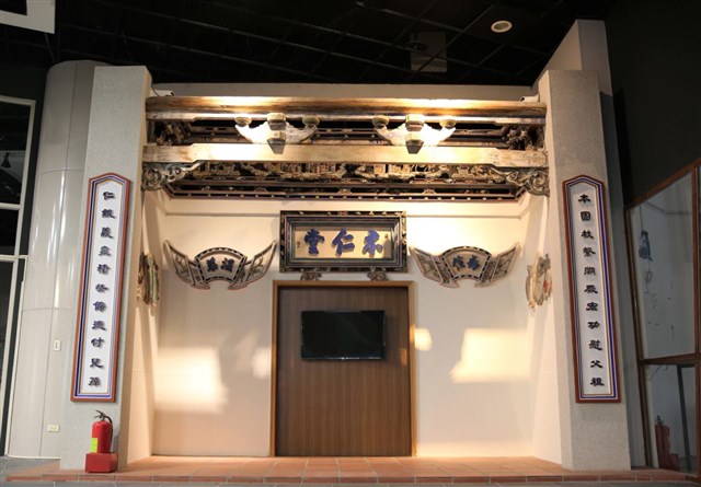 原潭子鄉本仁堂交趾陶壁飾的圖片