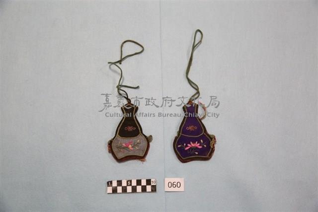腰掛香包(兩個)藏品圖，第1張