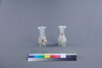 白地綴色花瓶（一對）藏品圖，第3張