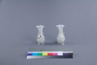 白地綴色花瓶（一對）藏品圖，第4張