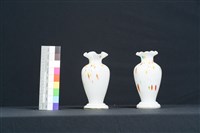 白底什色花瓶（一對）藏品圖，第5張