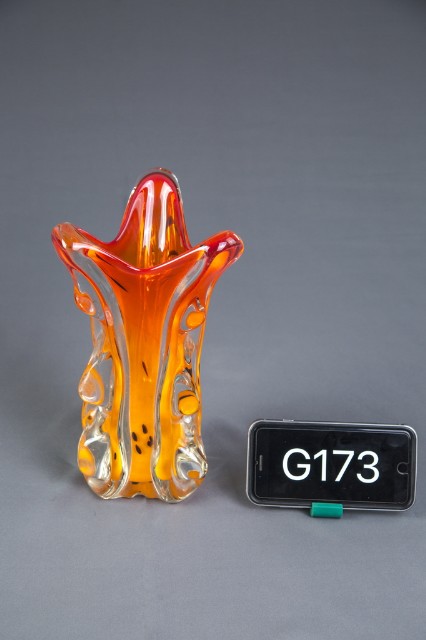 紅色花瓶的圖片
