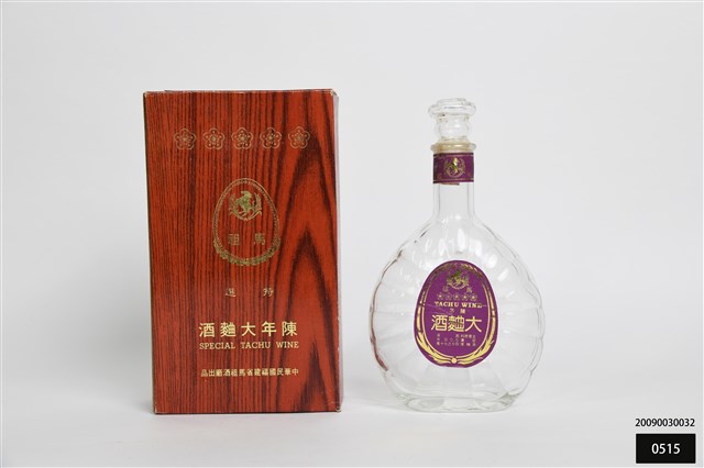 陳年大麴酒酒瓶的圖片