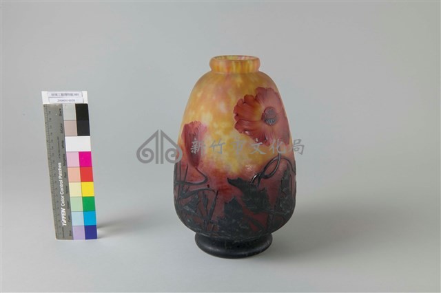橘紅底大花浮刻紋瓶藏品圖，第1張