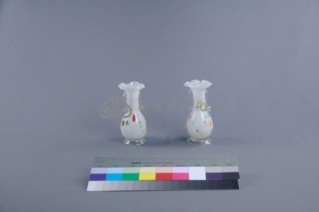 白地綴色花瓶（一對）藏品圖，第4張