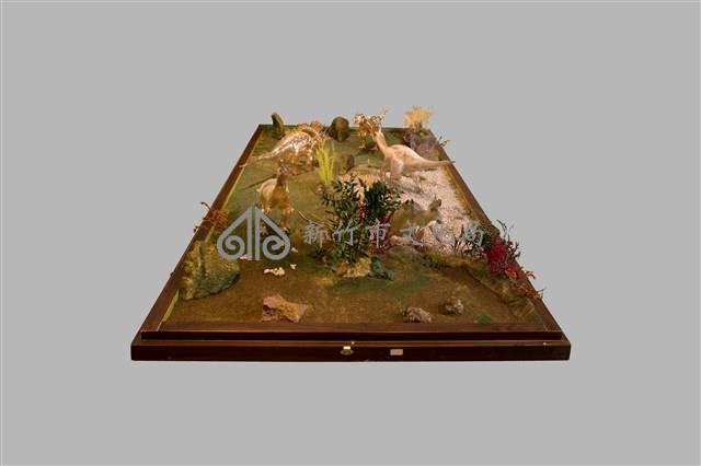 恐龍系列(1) a.暴龍 b.三角龍 c.副龍擳龍 d.禽龍冠龍  e.冠龍藏品圖，第4張