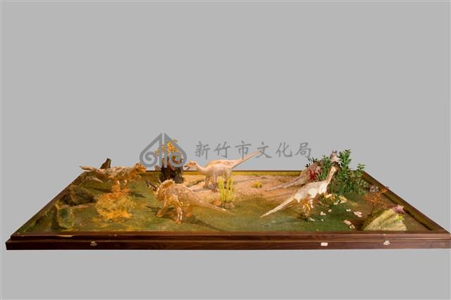 恐龍系列(1) a.暴龍 b.三角龍 c.副龍擳龍 d.禽龍冠龍  e.冠龍藏品圖，第2張