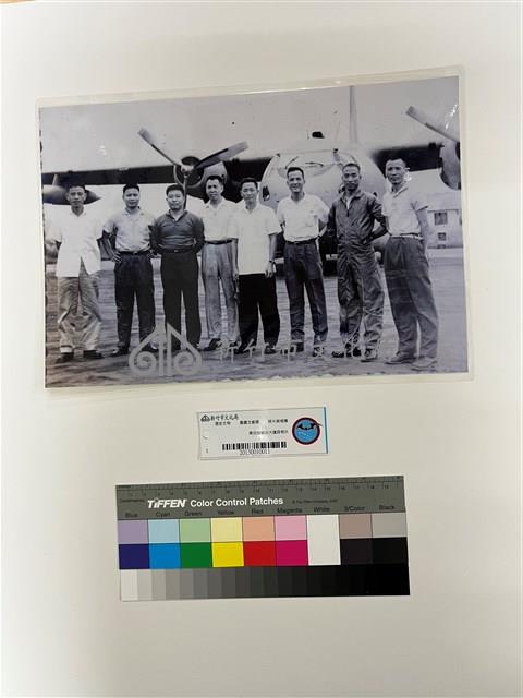 黑白翻拍放大護貝相片藏品圖，第1張