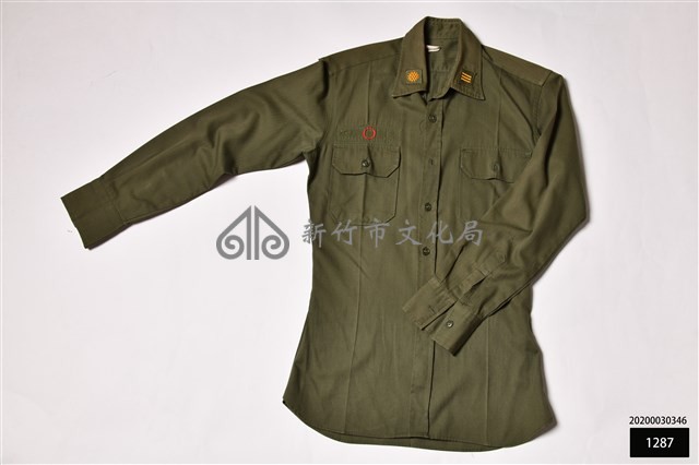 軍綠長袖襯衫藏品圖，第1張