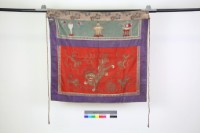 紅綢地鑲紫邊盤金彩繡麒麟紋桌圍藏品圖，第1張