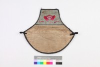 粉紅綢地彩繡龍紋肚兜藏品圖，第2張