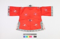 紅絲緞彩繡吉祥紋對襟童外褂藏品圖，第2張