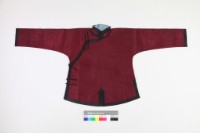 紫紅色絲質緹花大襟立領女童上衣藏品圖，第1張