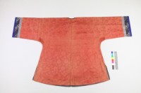 橘綢地貼飾暗八仙琵琶 襟女襖藏品圖，第2張