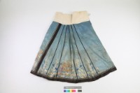 藍綢地彩繡龍鳳牡丹馬面裙藏品圖，第2張
