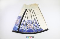 白綢地彩繡龍鳳馬面裙藏品圖，第1張